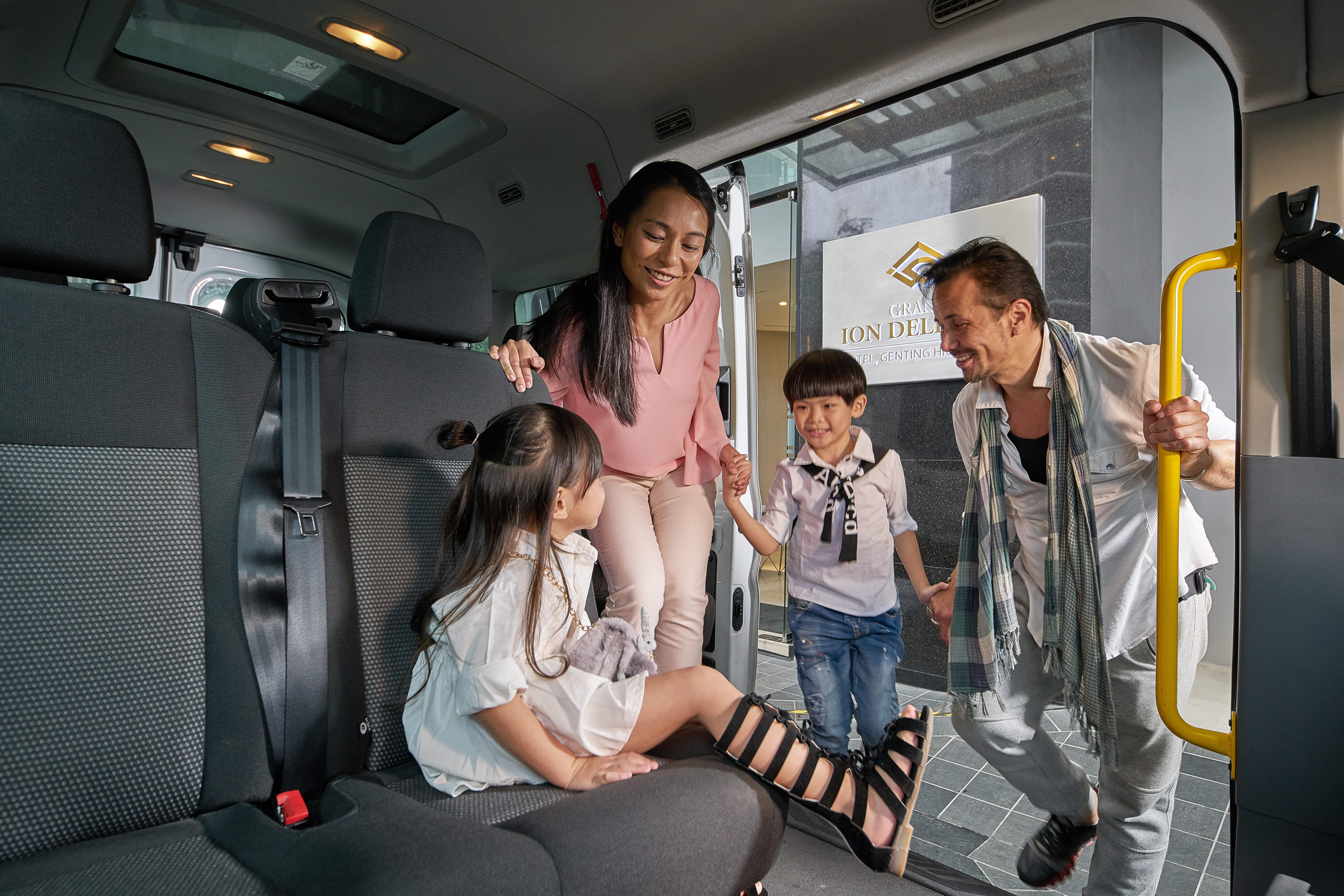 Grand Ion Delemen Hotel Genting Highlands Exteriör bild Family boarding the Lion's City