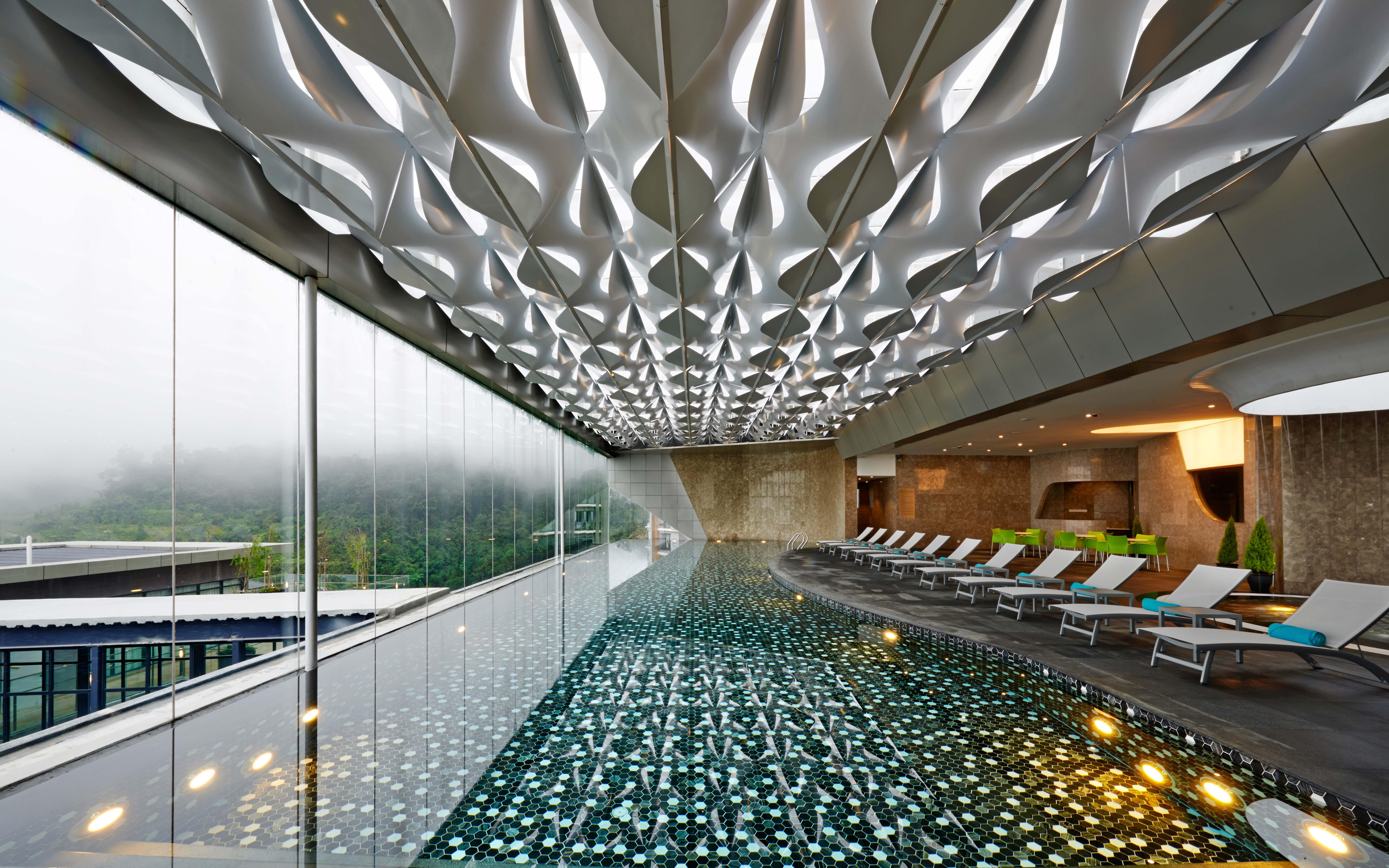 Grand Ion Delemen Hotel Genting Highlands Exteriör bild The pool at the 101 Sky Lounge